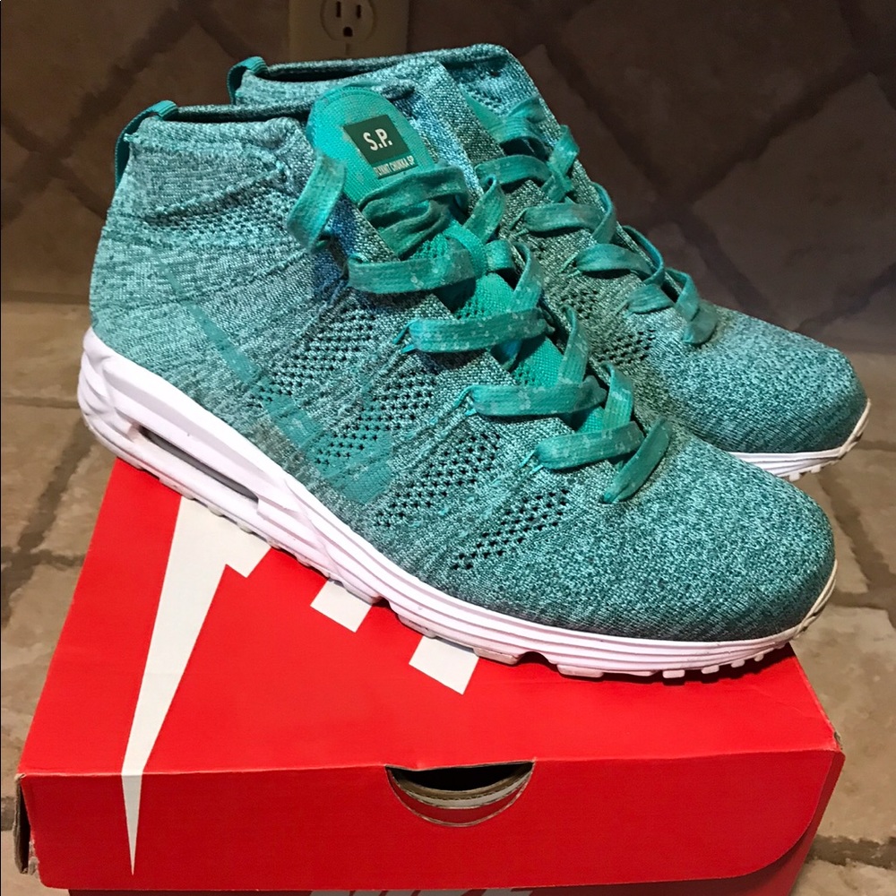 Nike Flyknit Chukka